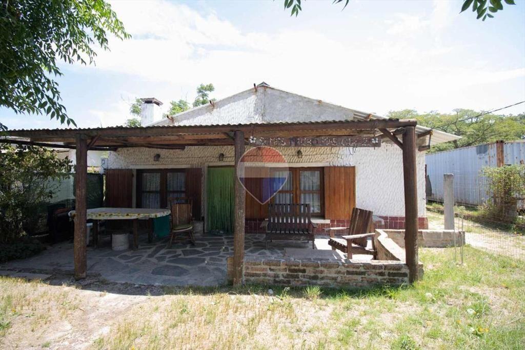 VENTA DE 2 CASAS INDEP. EN BALNEARIO ARGENTINO