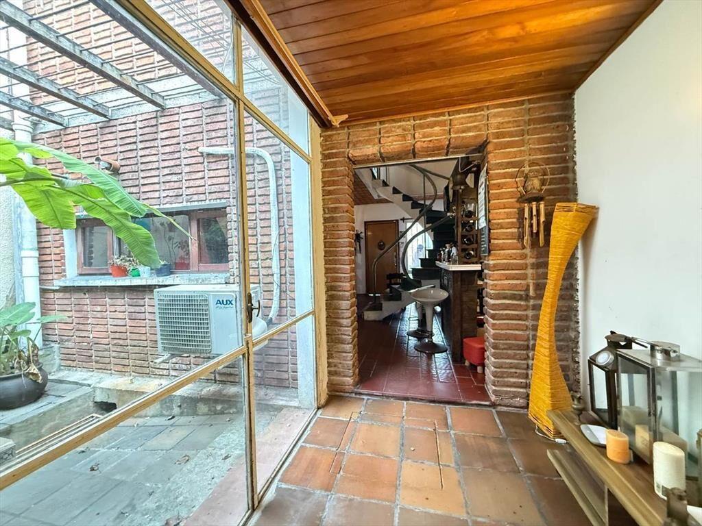 VENTA CASA MALVIN 4 DORM, BALCÓN, PATIO Y BARBACOA