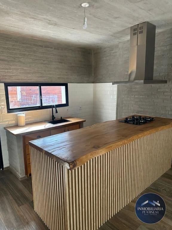 Casa en venta c/ cochera en Los Titanes