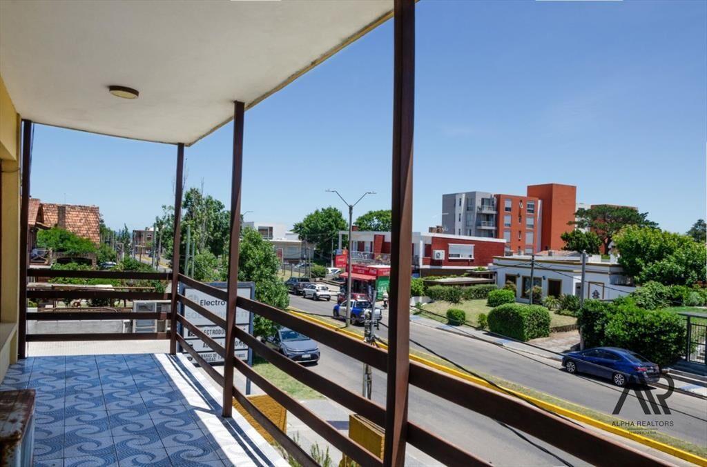 Casa en venta c/ cochera en Playa Mansa