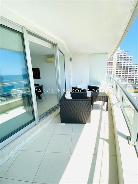 Apartamento en venta de 3 dormitorios en Seasons Tower, Pun