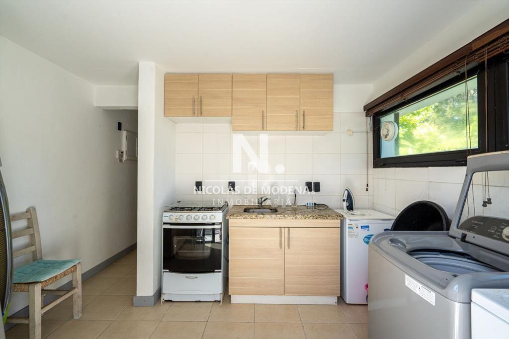Vende casa en Jose Ignacio, de 4 dormitorios.