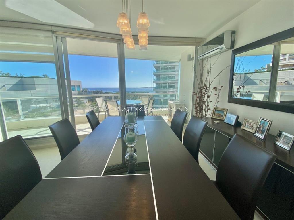 Apartamento en venta Playa Mansa 3 dormitorios