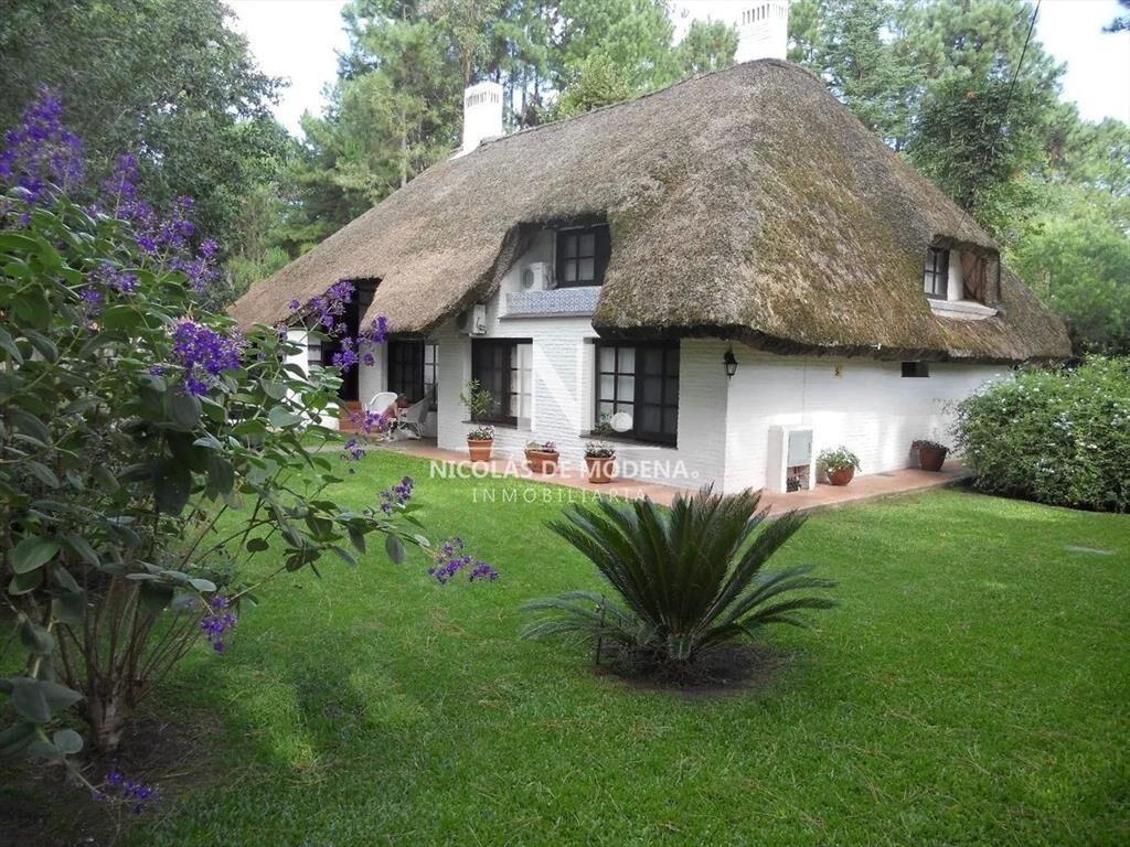 Hermosa casa en venta, Pinares Punta del este