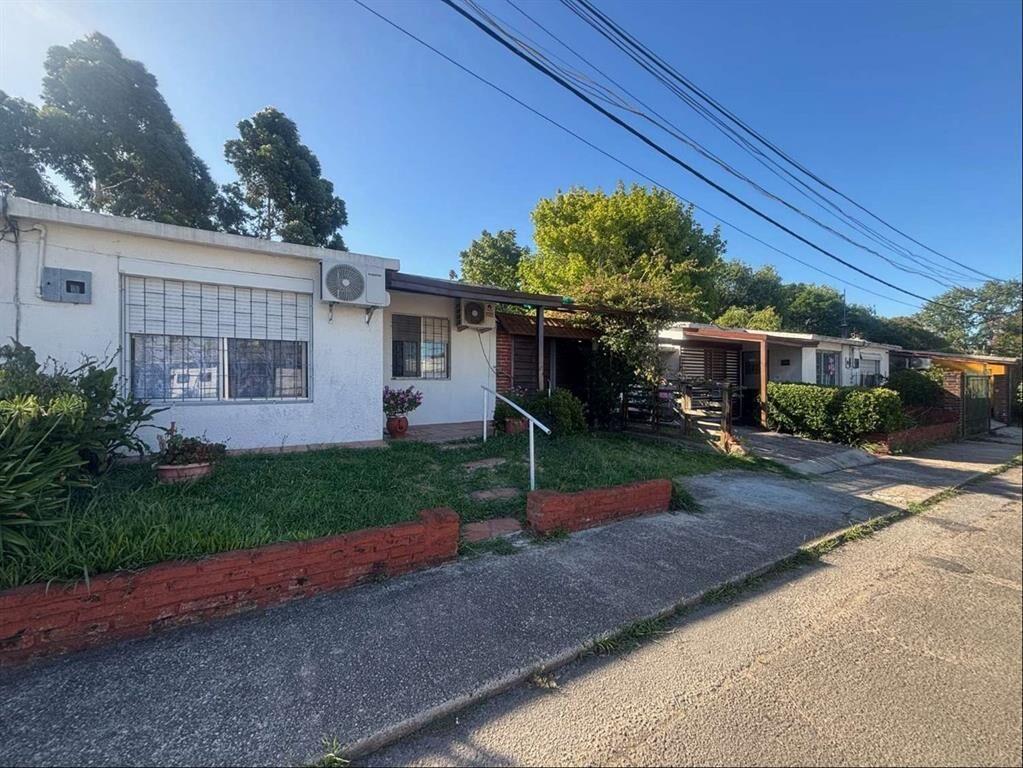 Venta Casa Peñarol Dos Dormitorios 1 Baño Garaje