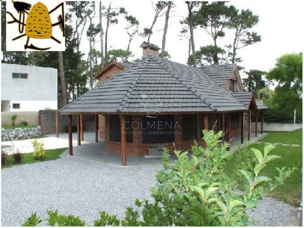 Hermosa casa en el corazón de playa Mansa
