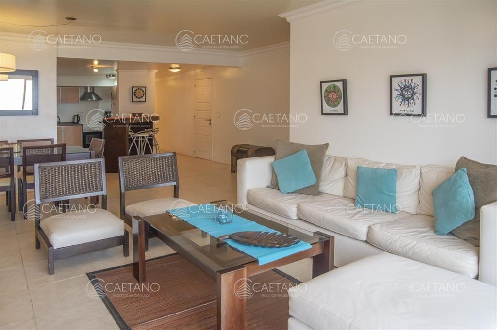 Departamento en venta a metros de Playa Mansa