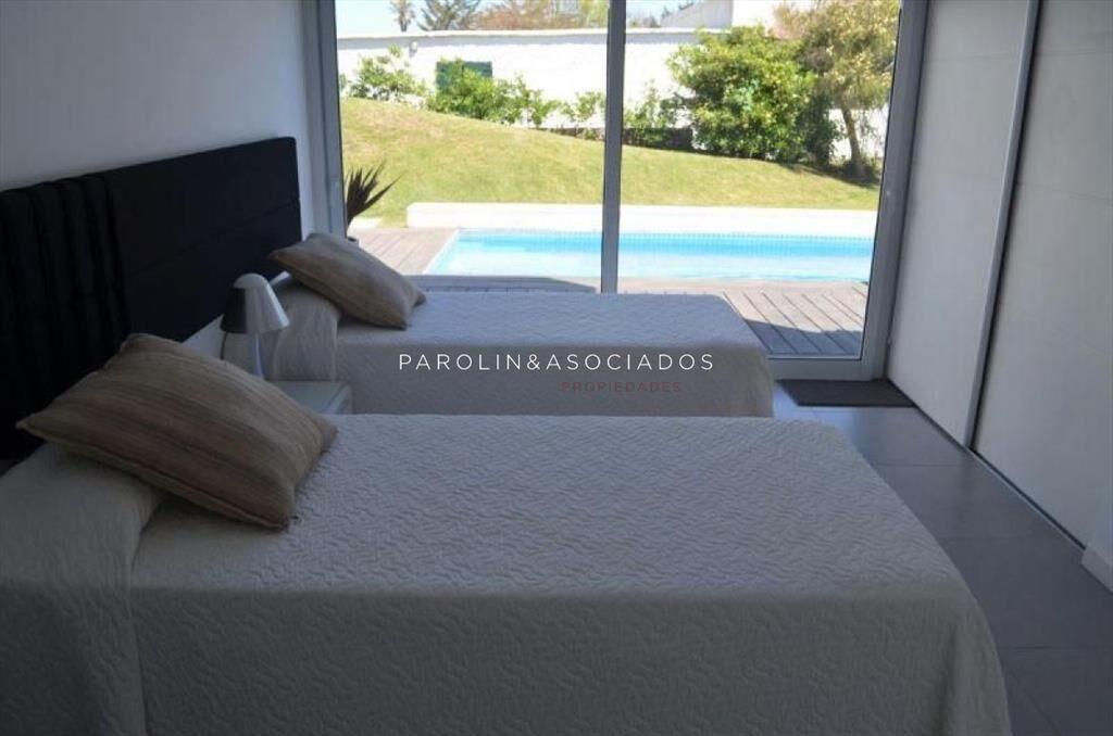 Casa en venta de 4 dormitorios en Manantiales,