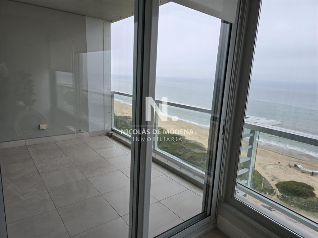 Premiun sobre playa brava.