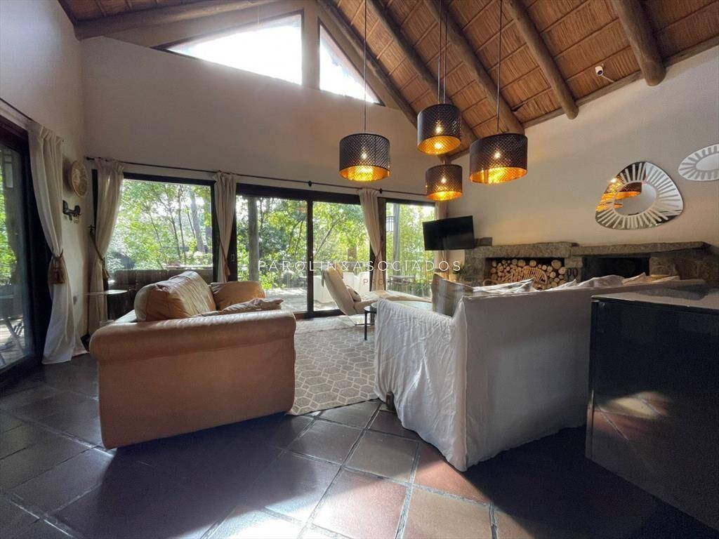 CASA DE 2 DORMITOTIORIOS EN MONTOYA LA BARRA PUNTA DEL ESTE