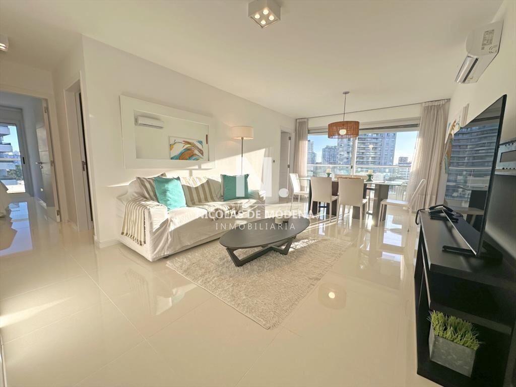 Vende apartamento de 2 dormitorios con losa radiante, garaj