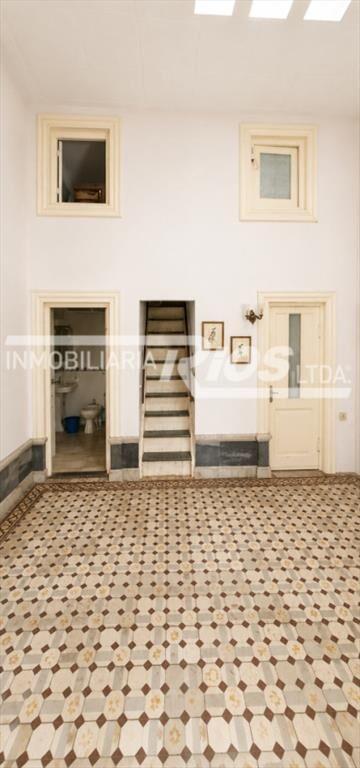 Casa de 4 dormitorios con local independiente y