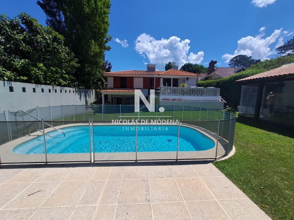 Alquiler Anual casa 3 dormitorios con pisicina en Punta del