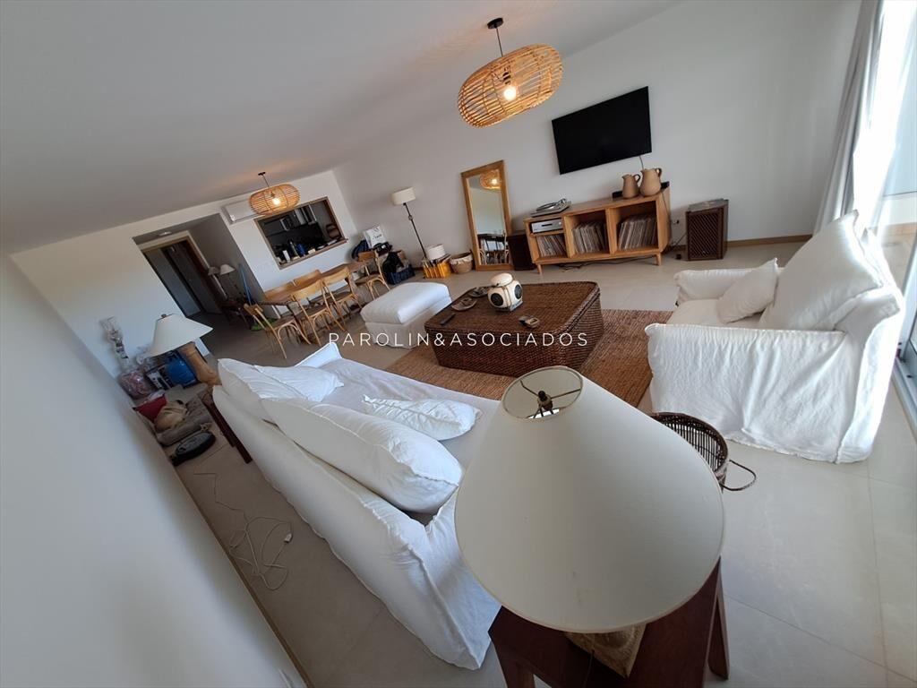 Apartamento en venta de 2 dormitorios en edificio