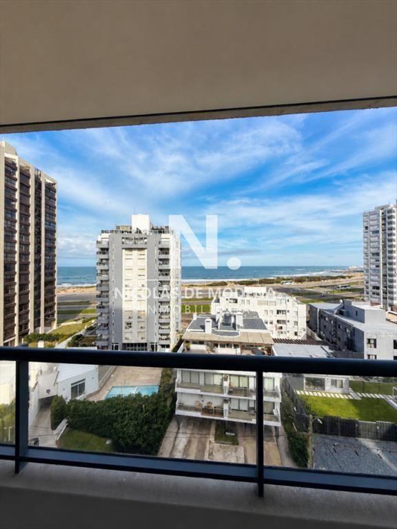 Apartamento de 2 dormitorios, frente al mar en