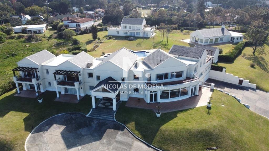 Espectacular Mansion frente al mar, Playa Mansa.