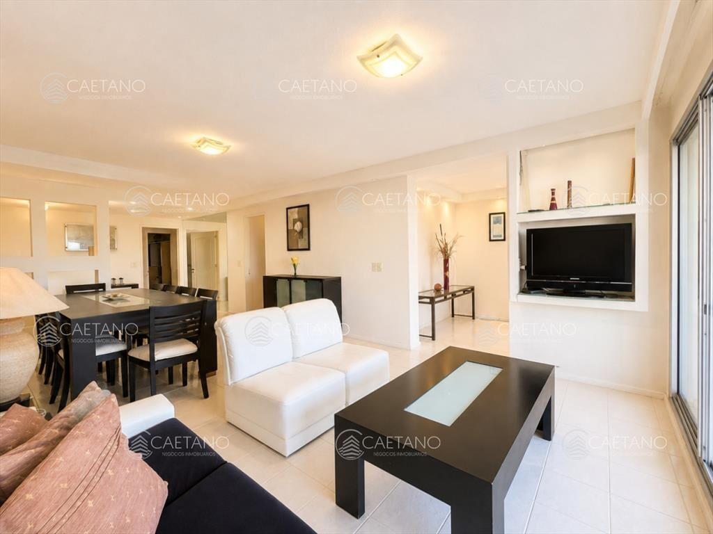 Venta apartamento 3 dormitorios mas servicio, -