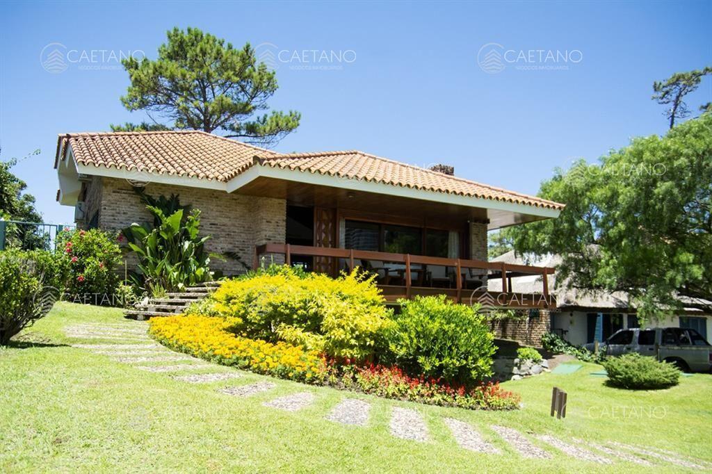 Hermosa casa en venta a pocos metros del mar.