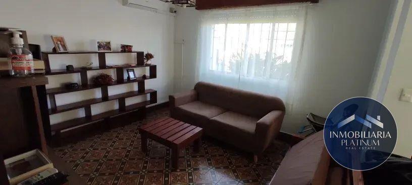 Casa en venta c/ cochera en Las Acacias