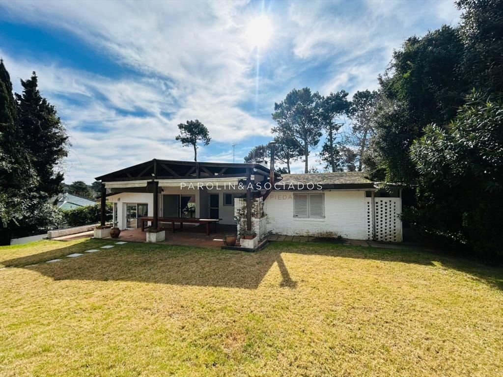 Casa en Venta de 3 Dormitorios en Jardines de Del
