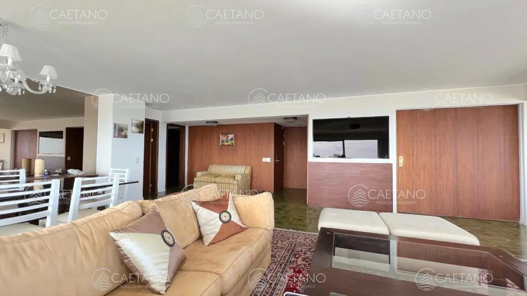 venta de apartamento cuatro dormitorios . Punta