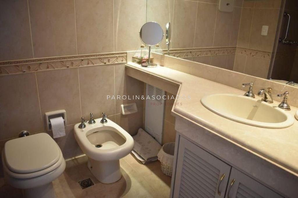Apartamento en venta de 3 dormitorios en edificio