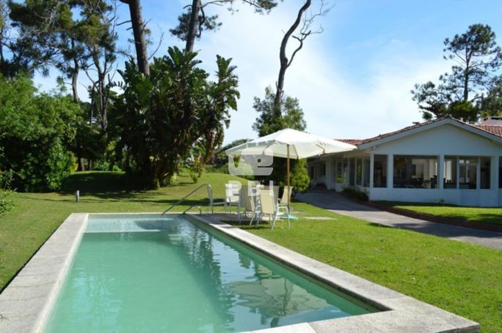 Alquiler temporario de Casa 4 DORMITORIOS en Punta Ballena,