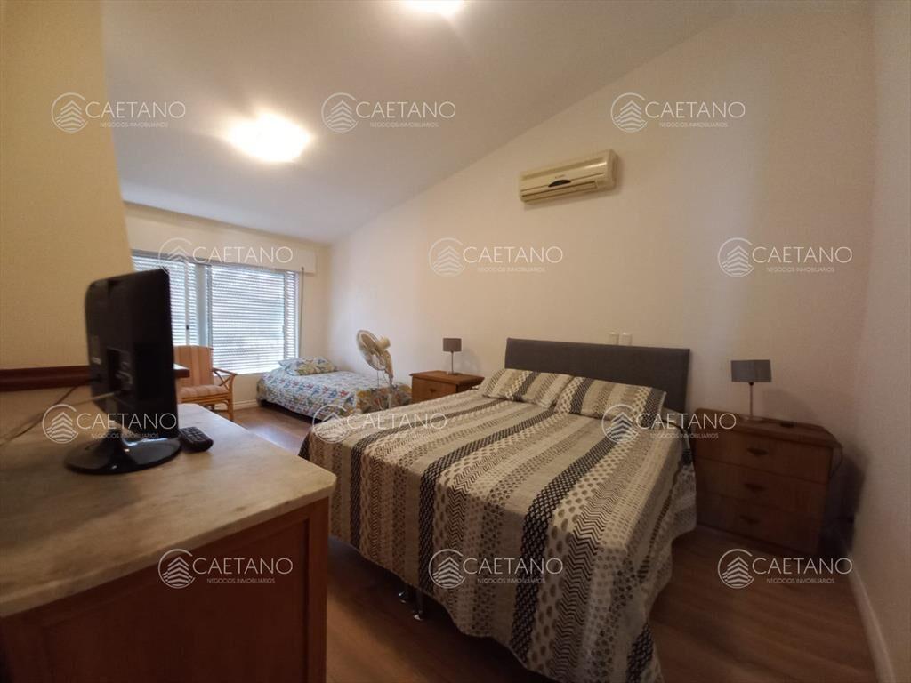Vende casa de 3 dormitorios totalmente reformada. Con pisci