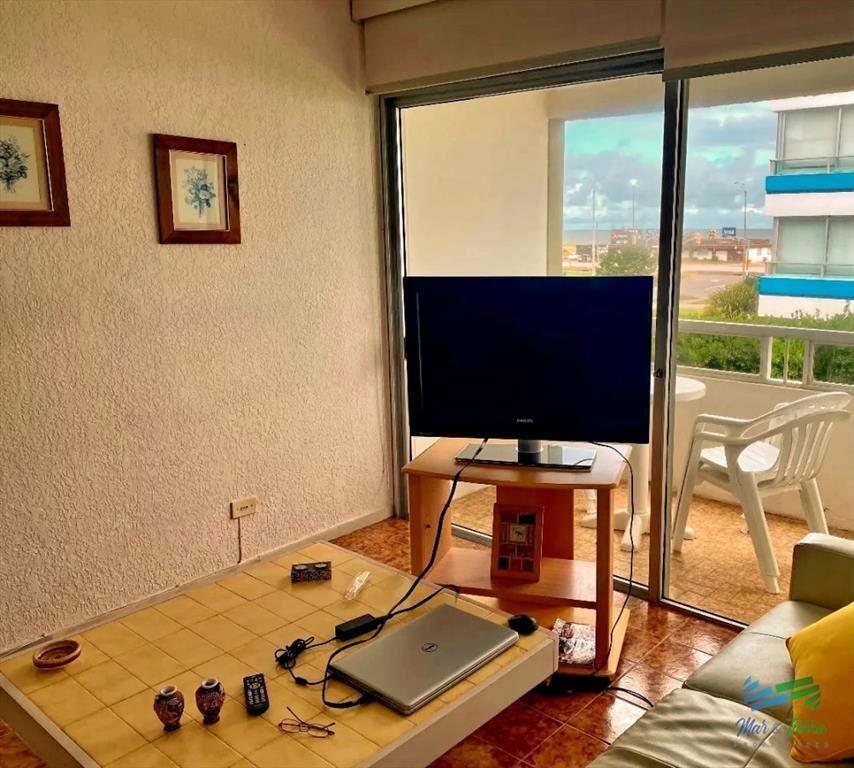 Vendo apartamento de 2 dormitorios, 2 baños y