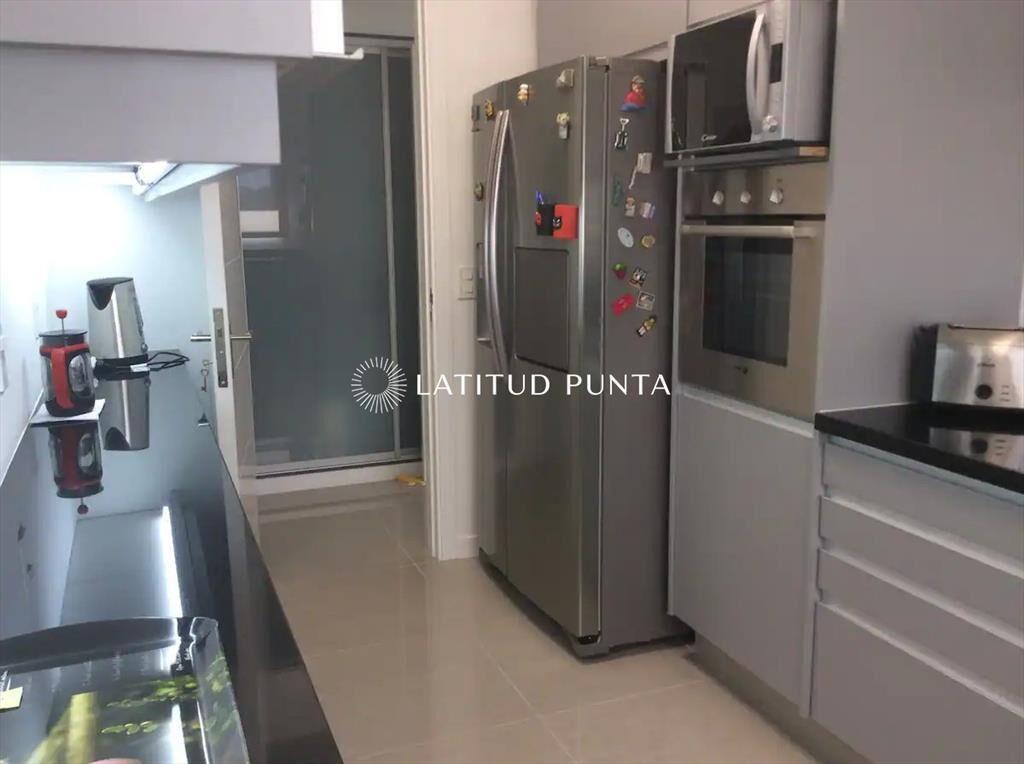 Apartamento en One, 3 dormitorios más dependencia