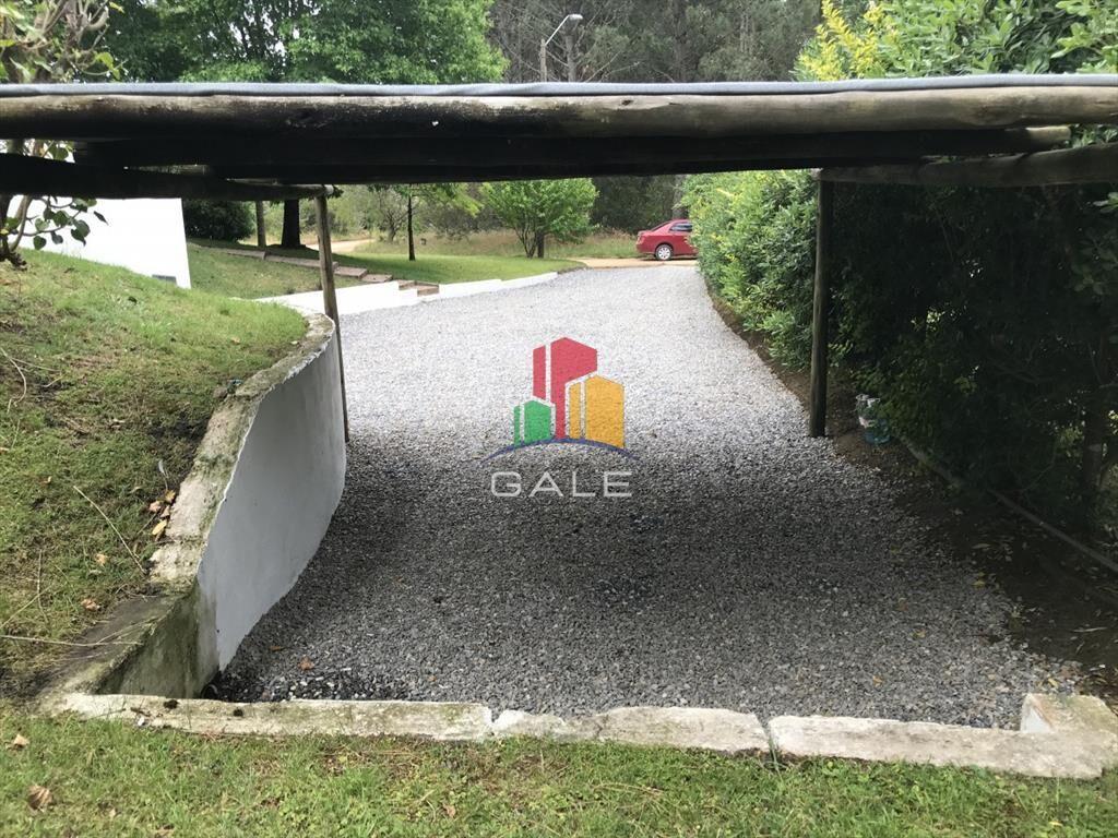 GRADABLE CASA EN ZONA MUY TRANQUILA Y ARBOLADA