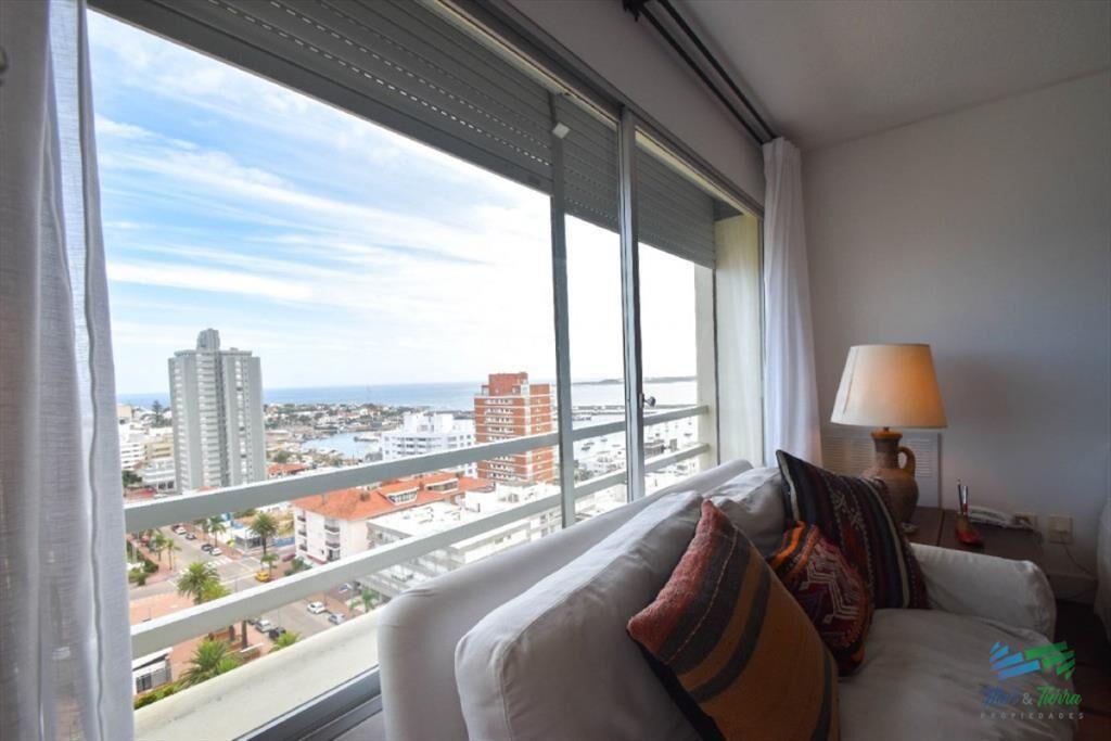 Apartamento de 3 dormitorios con vista al mar del