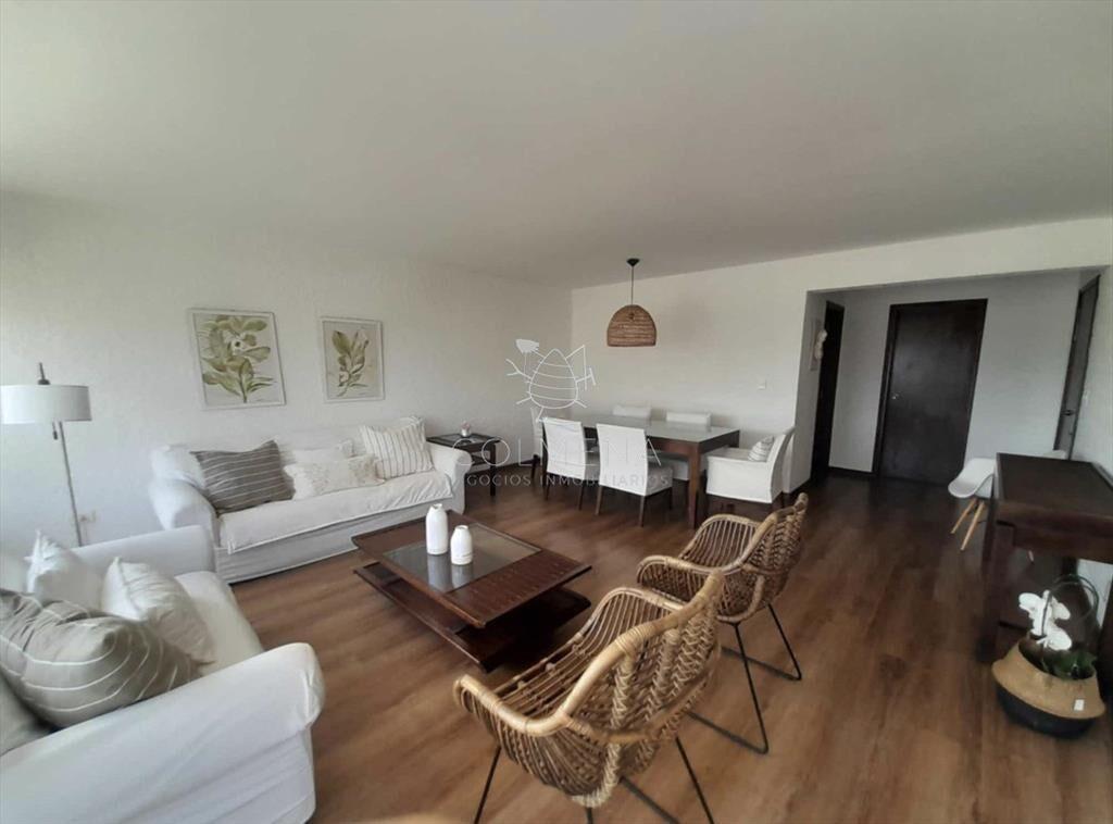 Apartamento en playa brava.