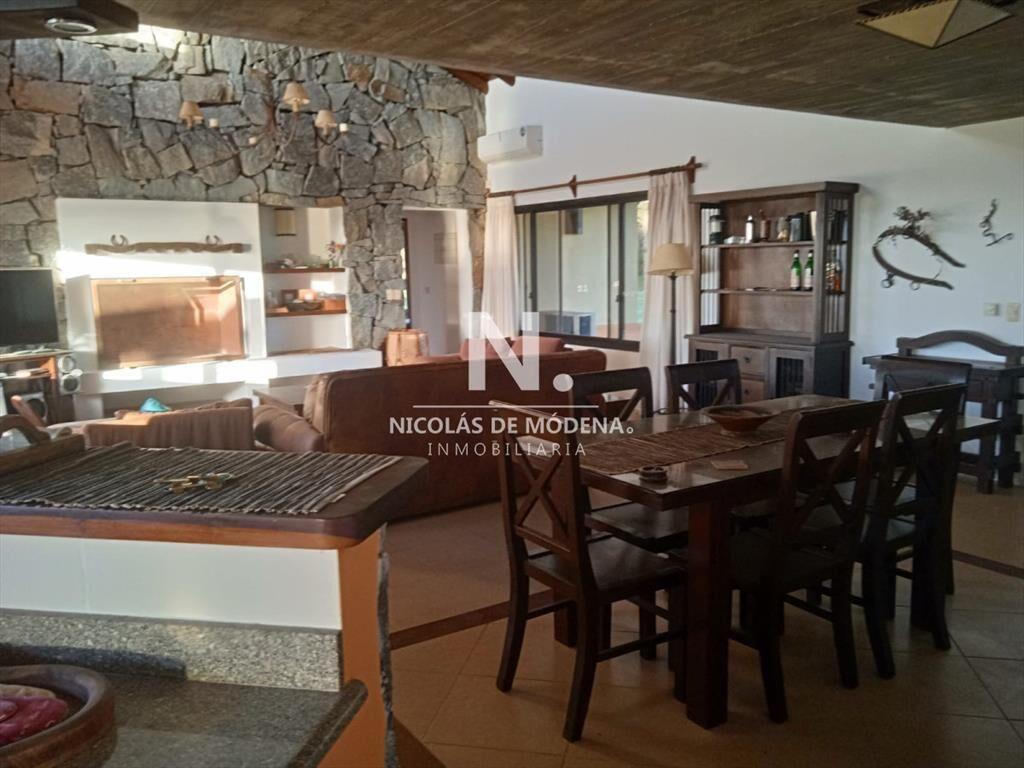 Se vende casa en el Quijote, La Barra de 3