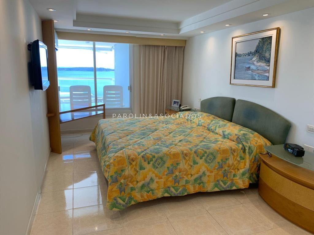 Apartamento en venta en Beverly Tower, Punta del