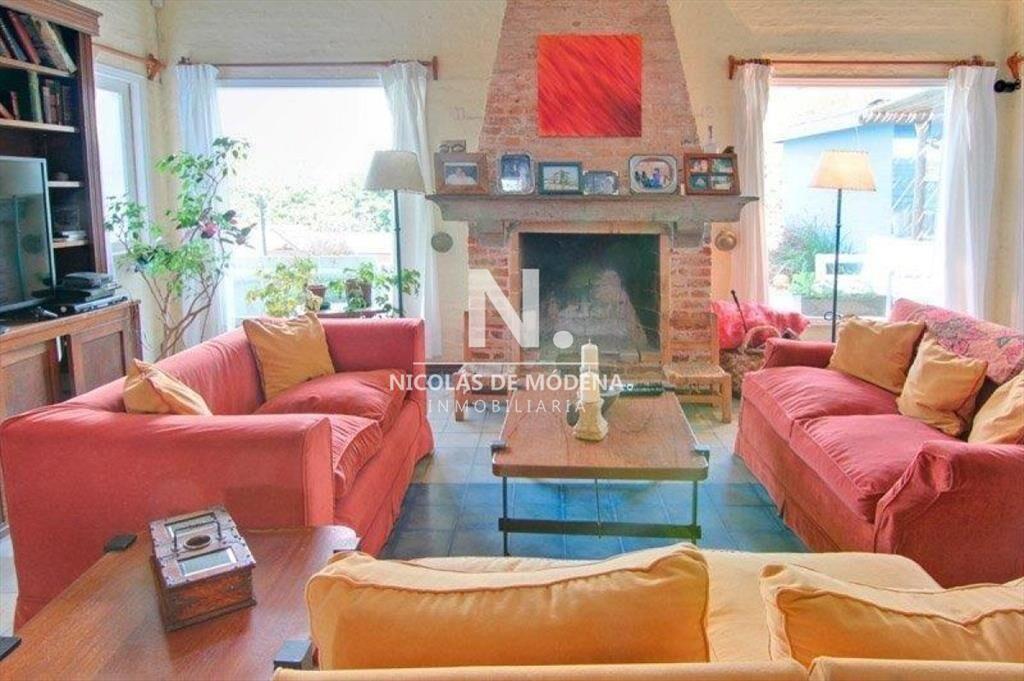 Vende casa de 3 dormitorios en La Barra.