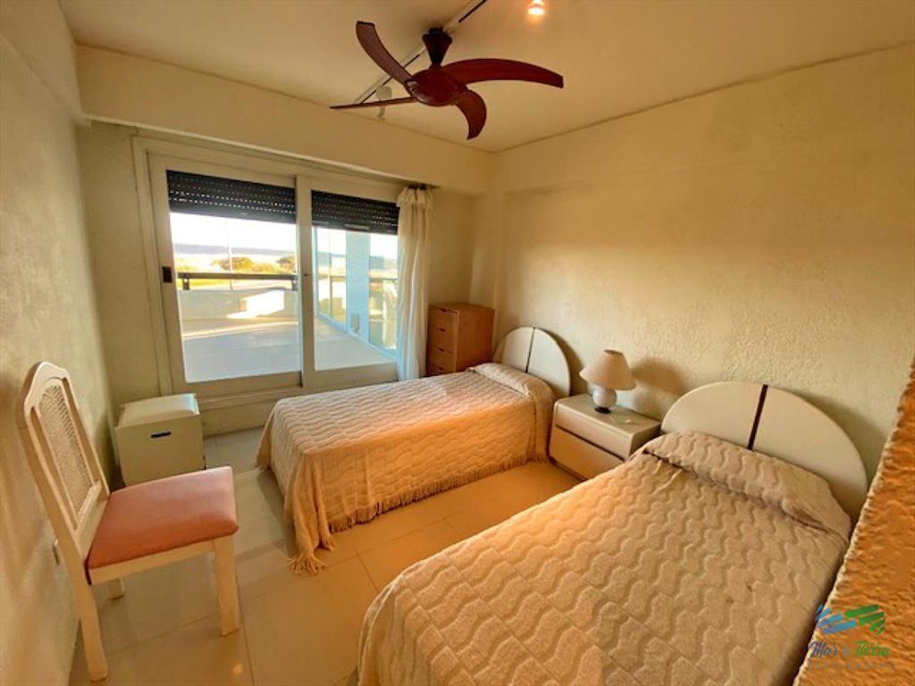 Apartamento de 3 dormitorios con vista al mar del