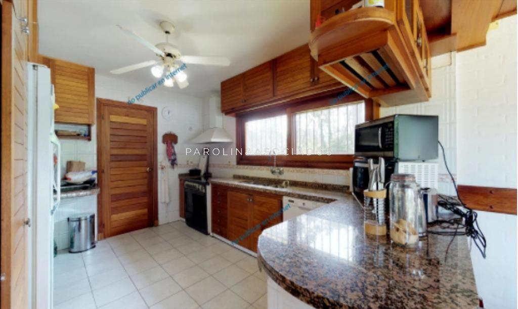 Hermosa casa en venta de 4 dormitorios en Lugano, Punta del
