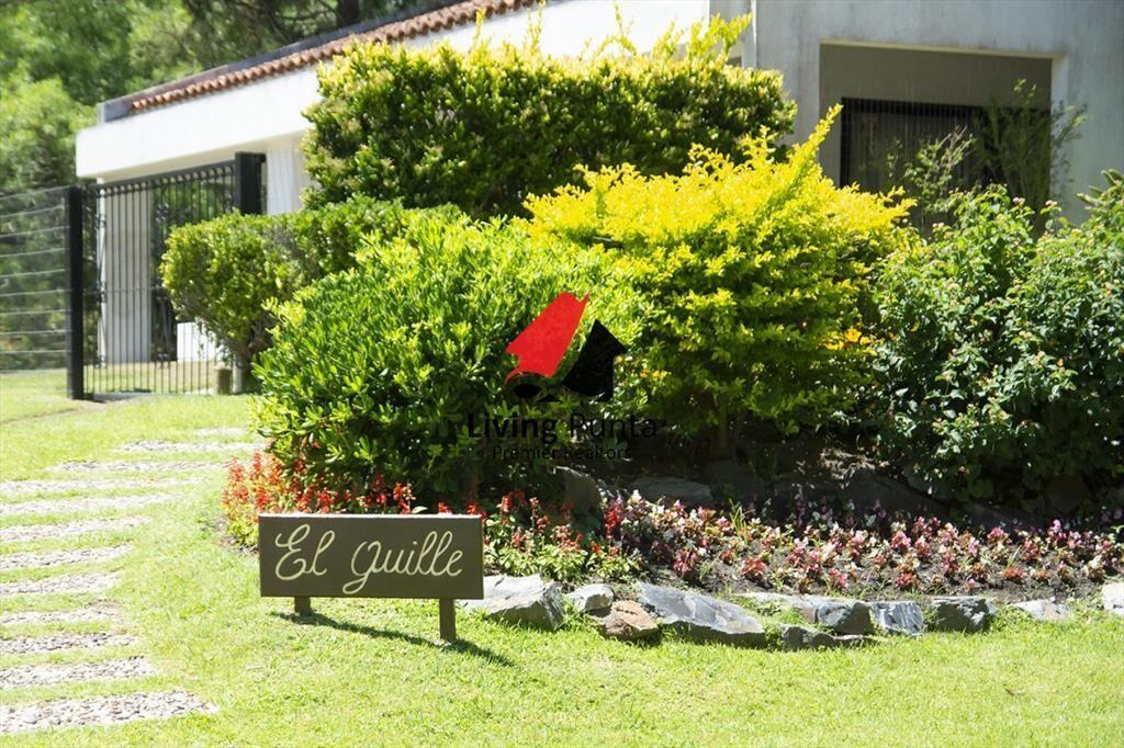 Hermosa casa en venta a pocos metros del mar.