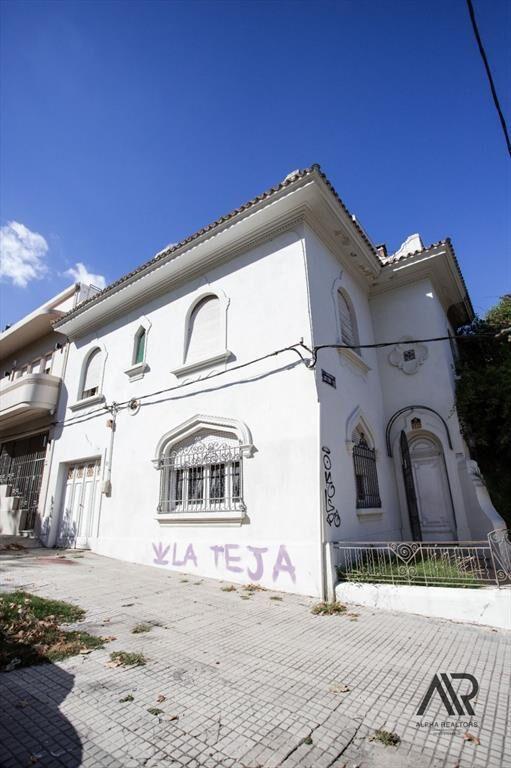 Casa en venta c/ cochera en Parque Rodó
