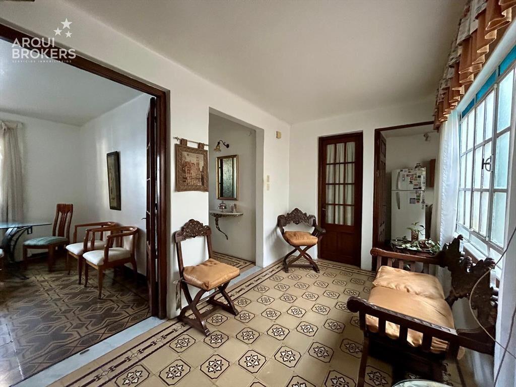 Casa de tres dormitorios en venta en Punta Carretas con gar