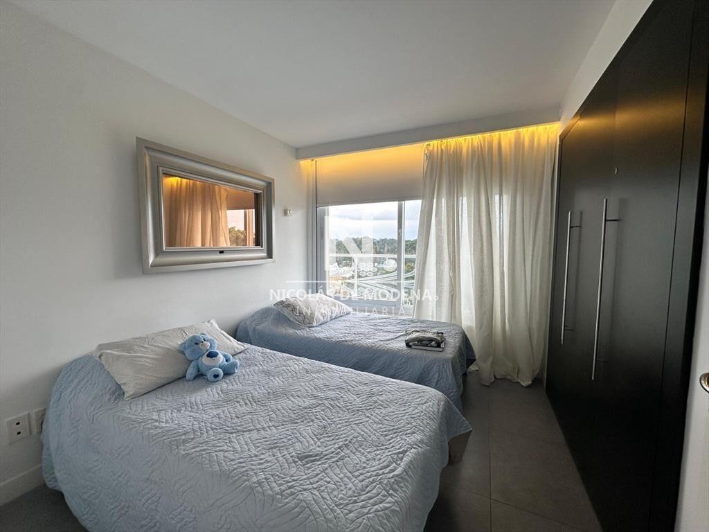 Vende apartamento de 2 dormitorios en Roosevelt Punta del E