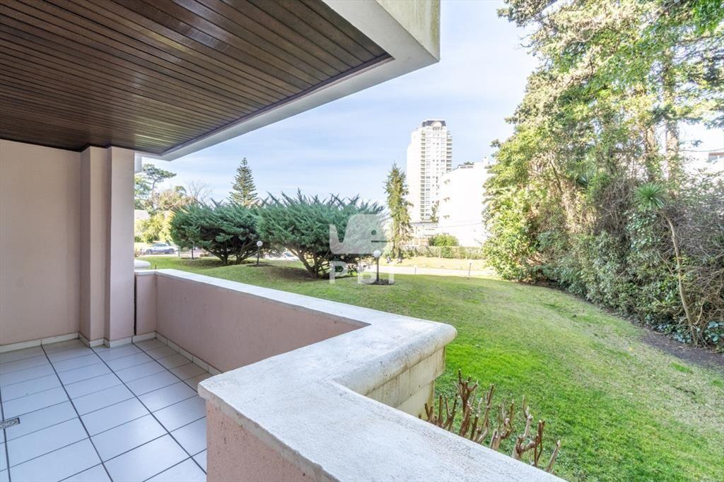 Apartamento en venta Playa Mansa 3 dormitorios -