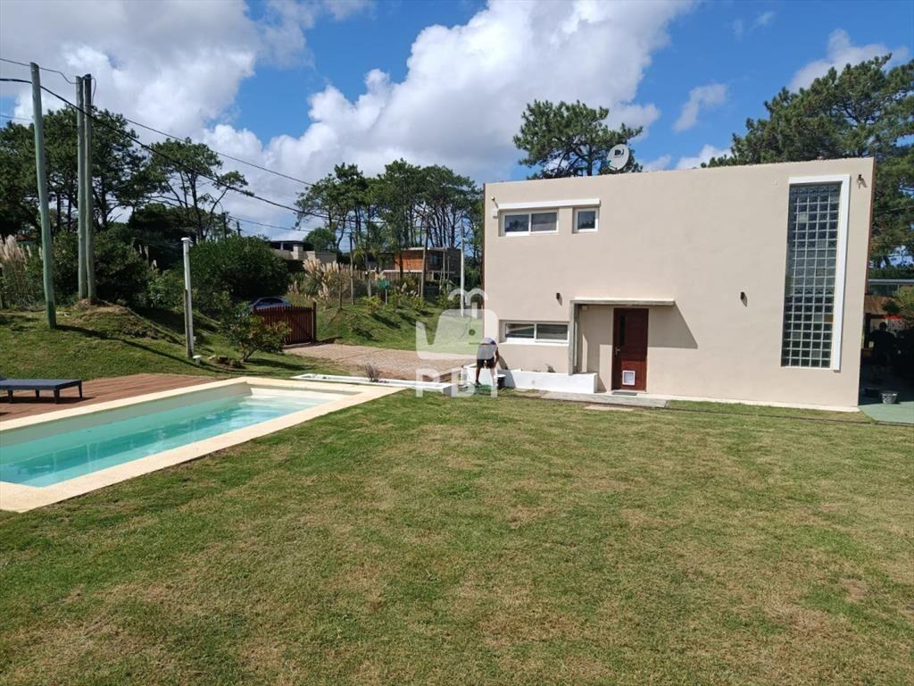 Casa en venta de 3 dormitorios con piscina en en