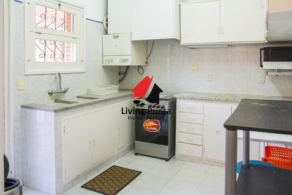 Vende casa de 3 dormitorios en Cantegril Punta del Este