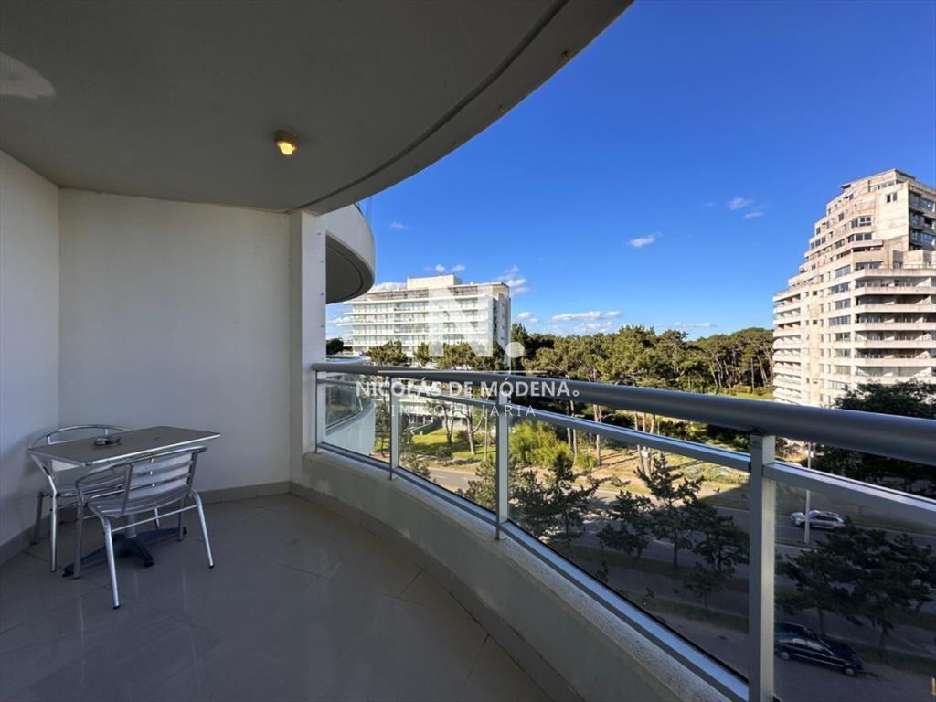 Hermoso apartamento en venta de 3 dormitorios y