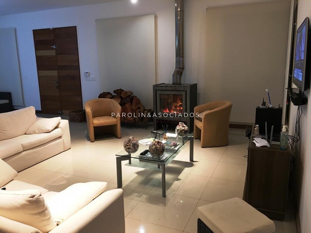 Preciosa casa en venta en Club del lago, Punta