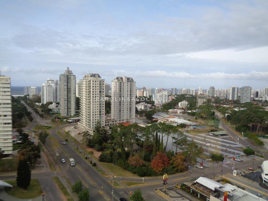 Apartamento en venta de 3 dormitorios con estufa