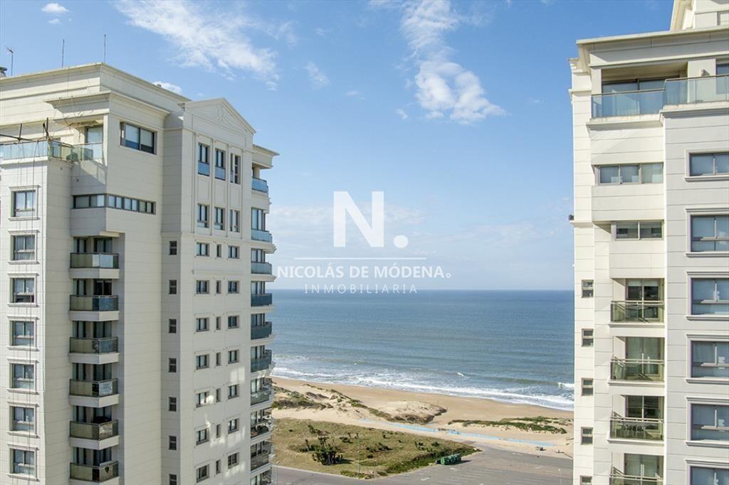 Imperiale piso alto de 2 dormitorios en Punta del Este