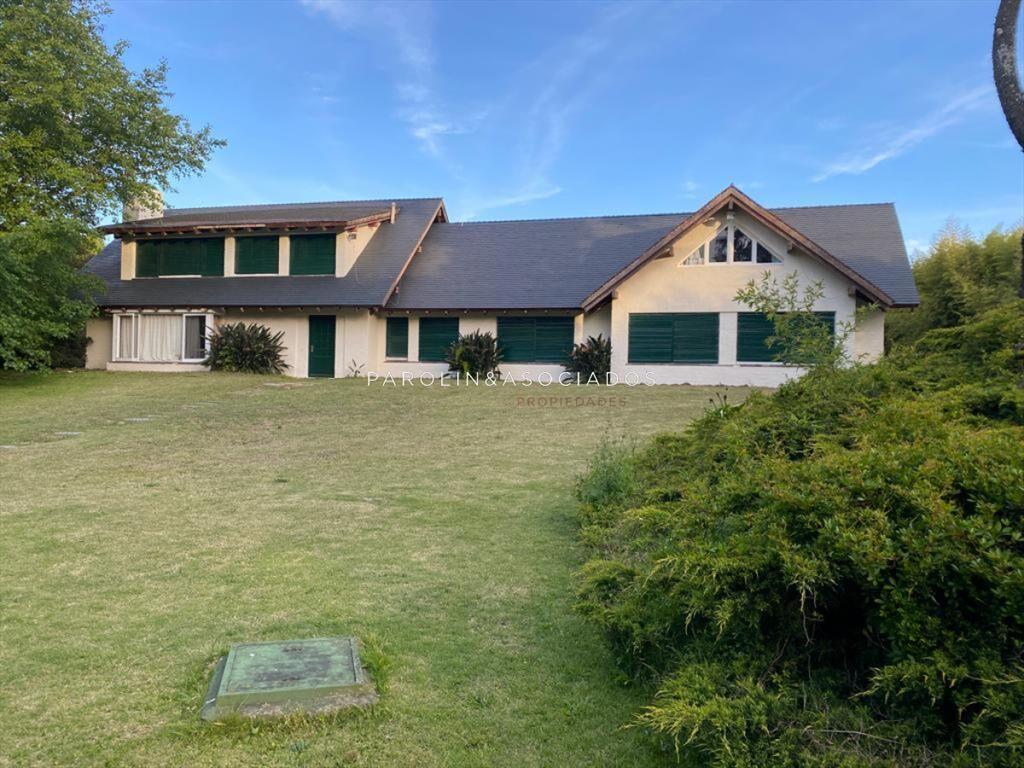 Casa en venta de 5 dormitorios + servicio en el